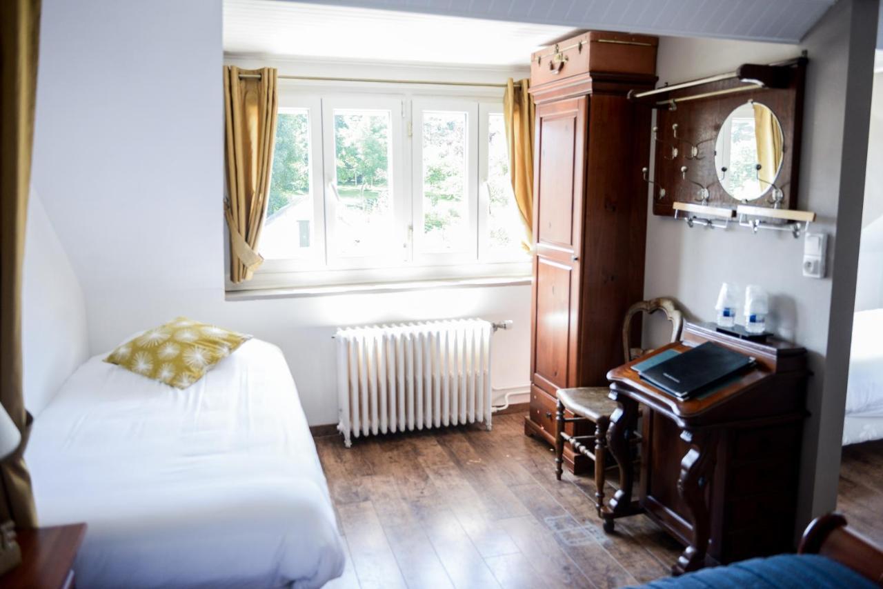 Отель Logis Le Saint Hubert Haybes Экстерьер фото